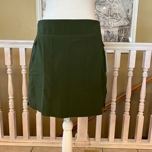 NWT Athleta Green Cargo Skort-Size 12